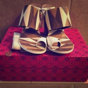 Tory Burch Kempner white/mosaic sandal Like Nw 6.5